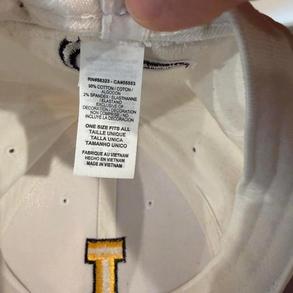 'Nike vintage fall 2010 white University of Iowa Hawkeyes cap